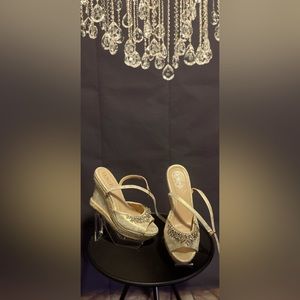 Gold wedges with rhinestones